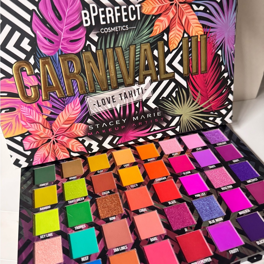 Carnival III Eyeshadow Palette - Vibrant Colors - Picture 3 of 6